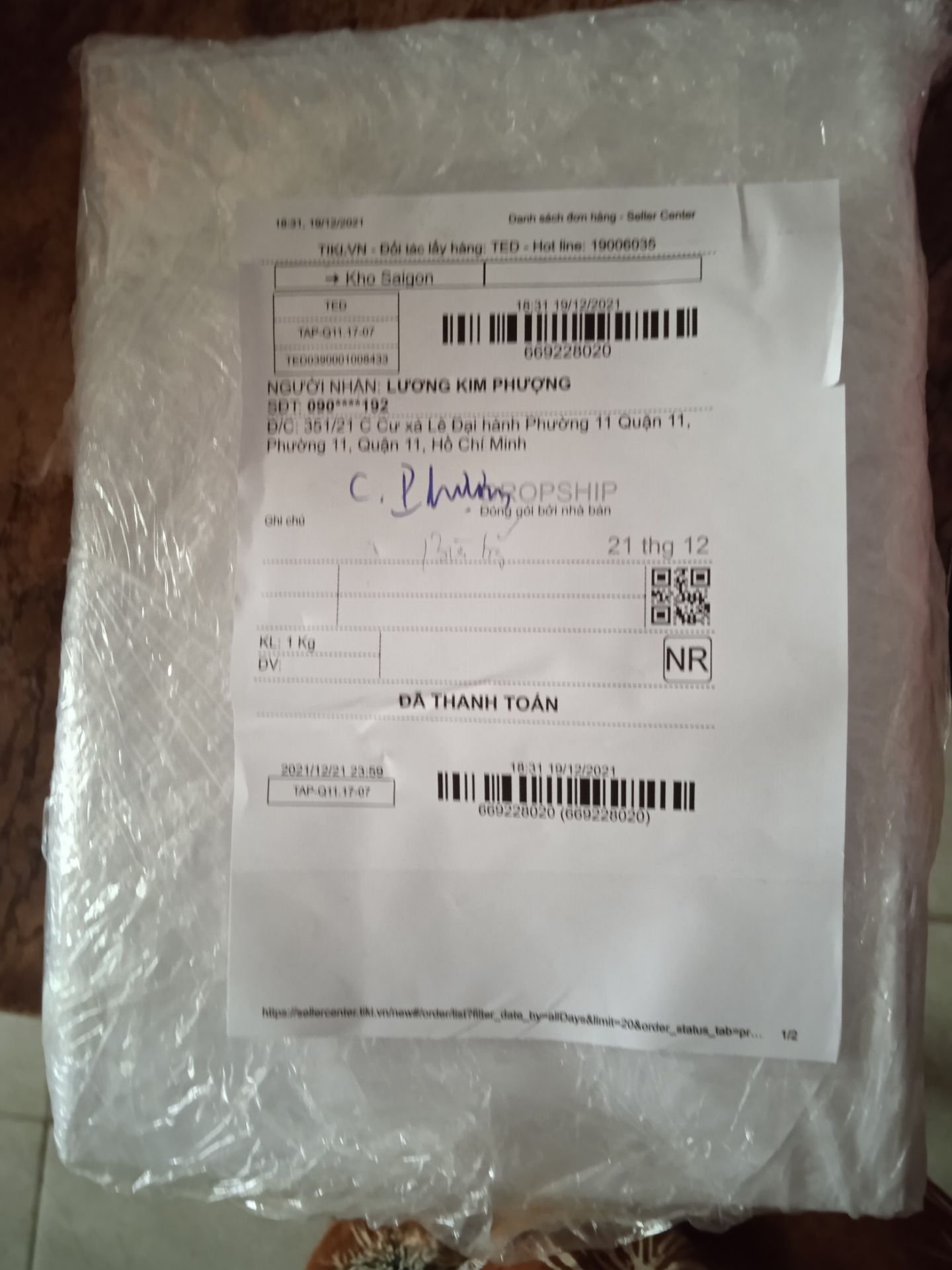 giao hàng giống hình mẫu. Giấy tốt , dầy, láng . Rất ưng ý