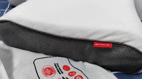 Gối ngủ oke, mình thấy mẹ nằm ngủ rất ngon, không bị thức giấc giữa đêm như mấy gối cũ. Sáng dậy còn bảo m mua gối này được đấy, nằm thấp thấp
