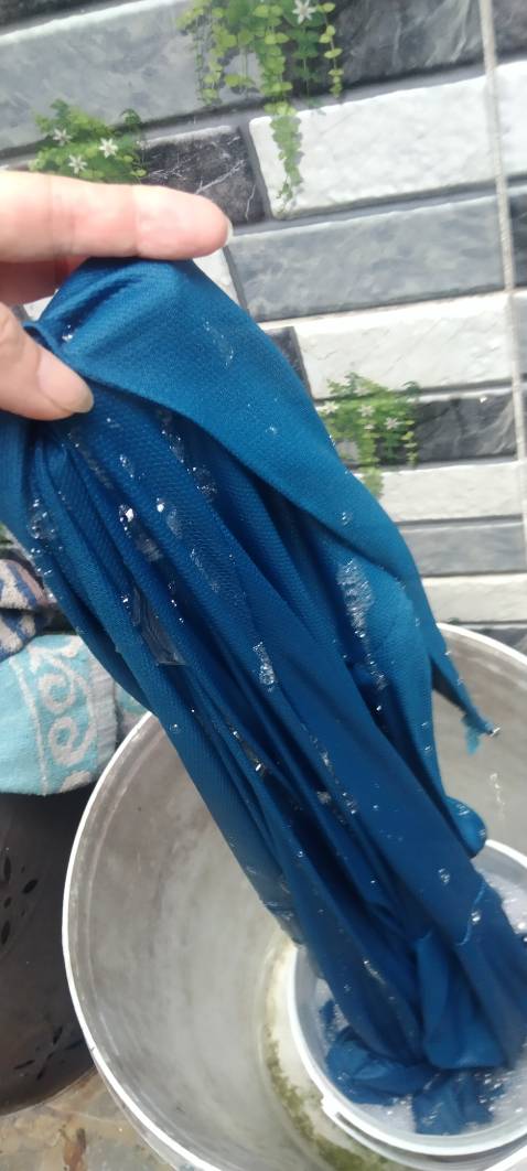 Khách mua màu xanh nhạt,lại giao ko đúng màu khách chọn