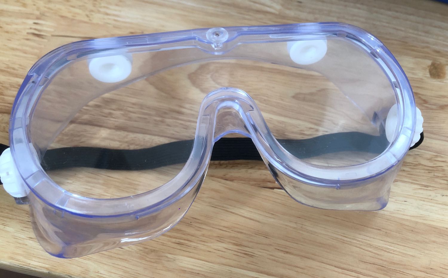 Kính nhựa dẻo, đeo thoải mái bọc cả kính cận bên ngoài