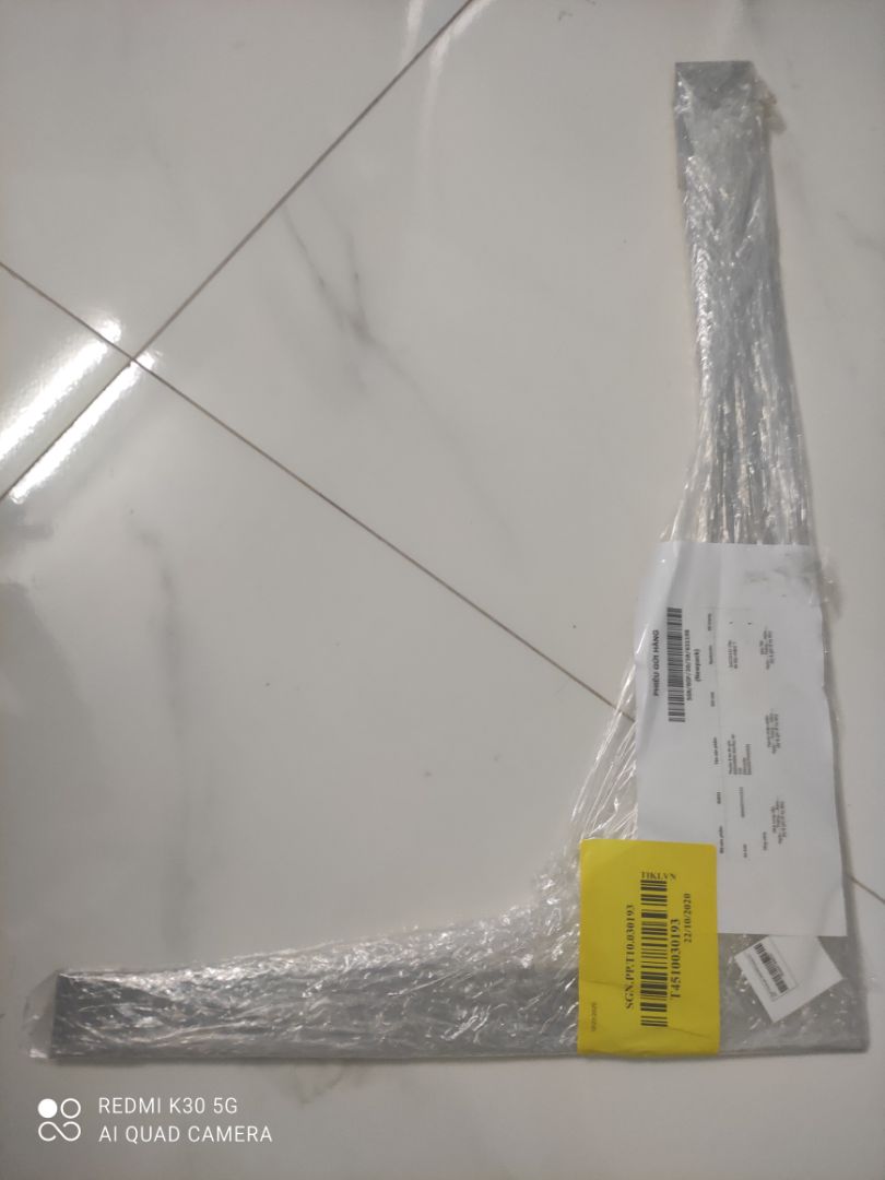 Ban đầu nhìn hình tưởng thước màu đen nhưng khi mình nhận được thì đó là thước inox, thước cứng cáp, đóng gói cẩn thận, đẹp.