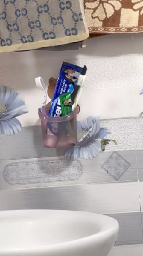 Cốc cute chắc chắn, mua mấy cái về dính đâu cũng tiện