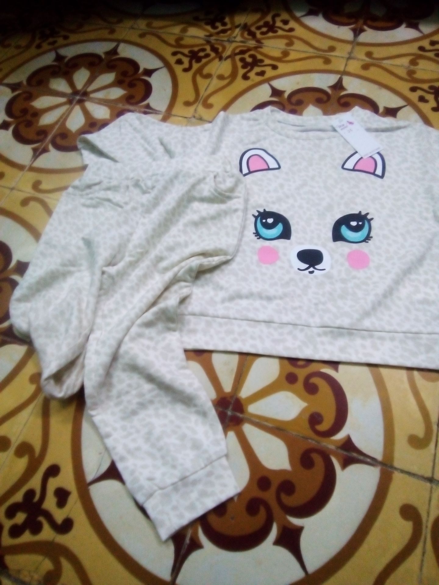 Đã mua mấy bộ hè cho con bé mặc, ưng ơi là ưng. Giờ mua mấy bộ hàng đông còn thấy đẹp hơn là sao??? chất thích lắm luôn ý.. hóng mẫu mới