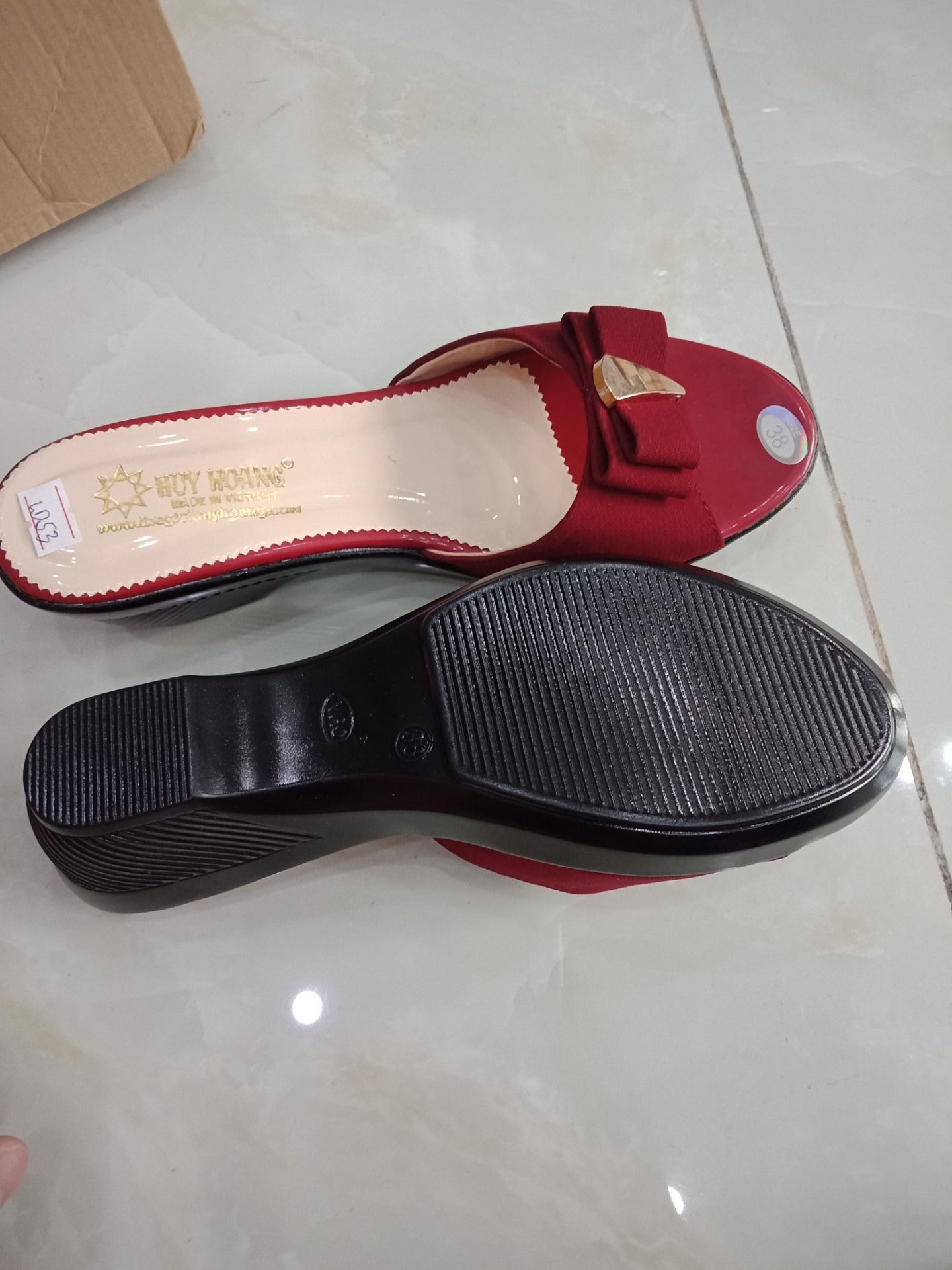 Dép đẹp nên mua thêm cho chị mình... rất đẹp nhé