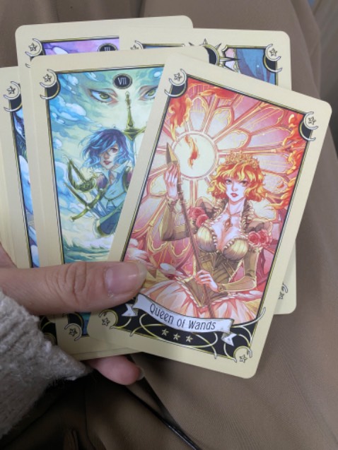 Bất ngờ với chất lượng bài Tarot Việt Nam. Mình mua giá 250k và nhận về 1 sản phẩm như tiền triệu mua ở nước ngoài. Chỉn chu mọi thứ từ hộp đựng, sách hướng dẫn, bộ bài chất đẹp xào mượt còn xếp theo thứ tự. Mình sẽ ủng hộ dự án việt hoá tarot này dài dài. Cảm ơn Tiki và nsx