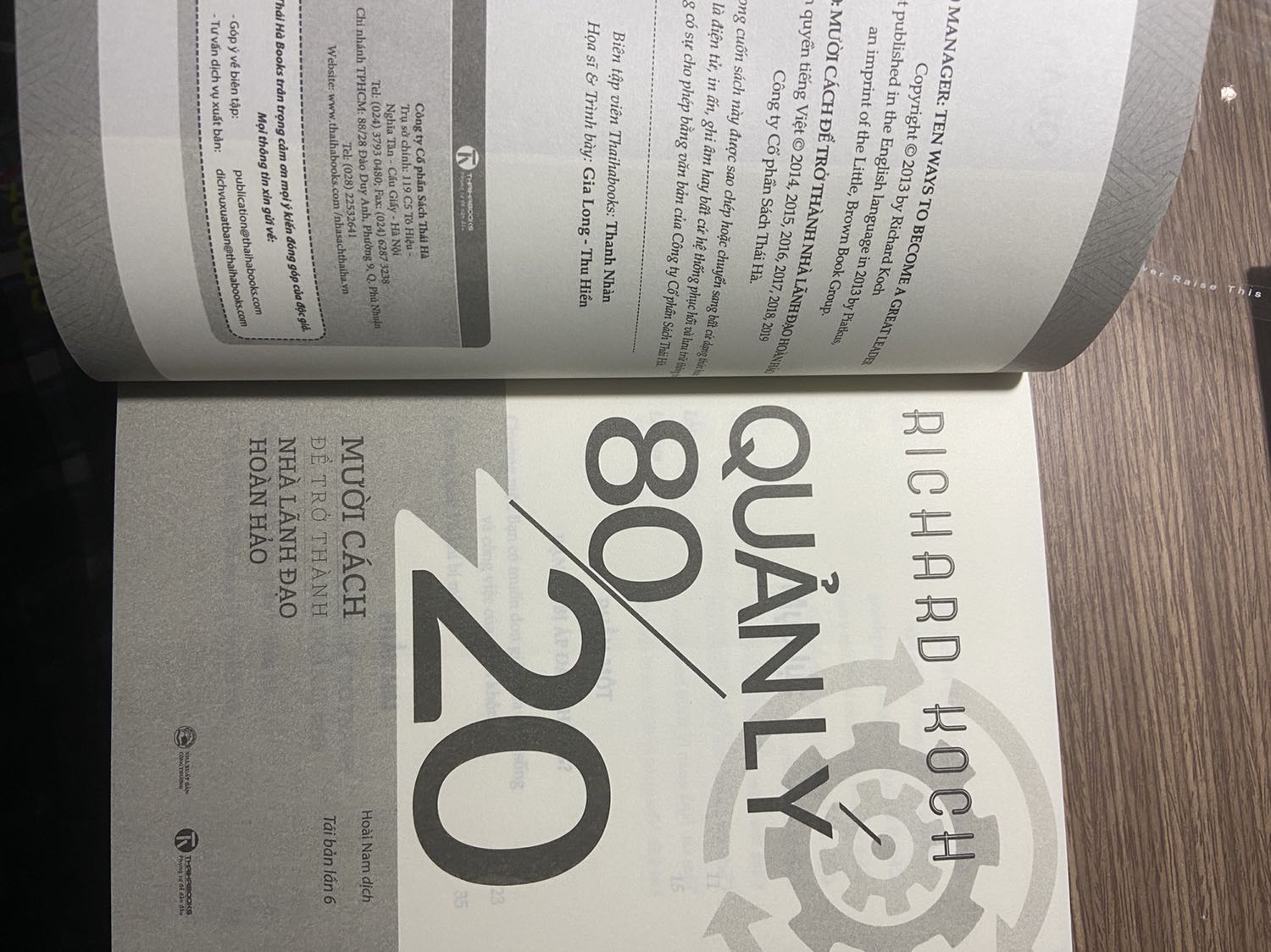 Tiki vẫn luôn làm hài lòng khách hàng vì dịch vụ giao hàng rất nhanh, dù mình chọn giao hàng tiêu chuẩn.
Thaihabooks nổi tiếng với nhiều dòng sách về quản trị và lãnh đạo. 2 cuốn này đều được sếp của mình giới thiệu đọc. Mình tin chắc sẽ có nhiều nội dung hữu ích cho các bạn muốn trau dồi kỹ năng quản lý.
