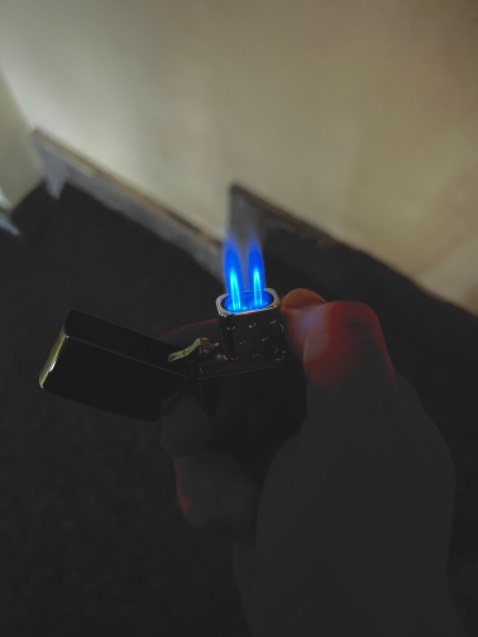 Hàng ô sờ kê! mà sao thỉnh thoảng lửa bên cao bên thấp nhỉ?