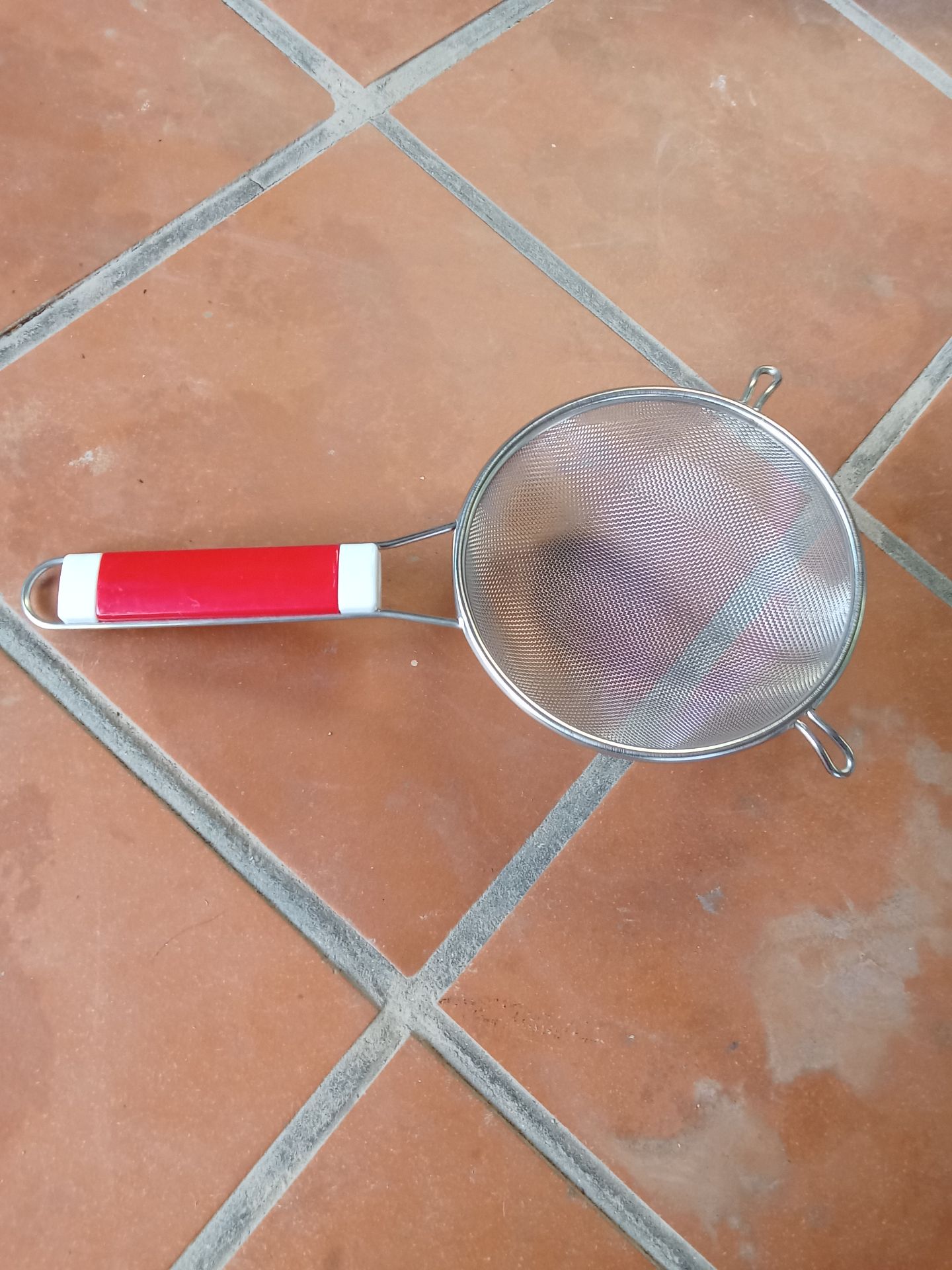 Tôi muốn đổi trả cái này ngay lập tức. Không đúng với hình ảnh. Cái này là hàng chợ trà trộn vào