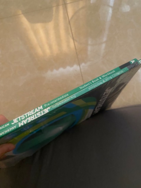 Đóng gói kĩ, giao hàng nhanh đúng hẹn. Sách chuẩn, có code phía bên trong trang bìa, ko phải ở mặt sau nha mng, phải gỡ seal mở ra mới có code.