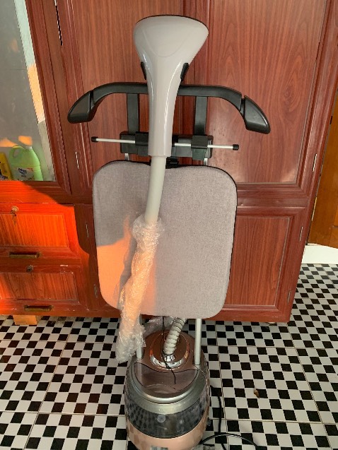 mình ở GÒ VẤP có trạm bảo hành gần nhà NÊN rất yên tâm về sp.  Nhận hàng có phiếu bảo hành và sách hướng dẫn đầy đủ. SP bảo hành 3 năm nha. tes thử  hơi nước ra mạnh, nóng, là phẳng nhanh nói chung ok. Rất rất rất hài lòng với sp