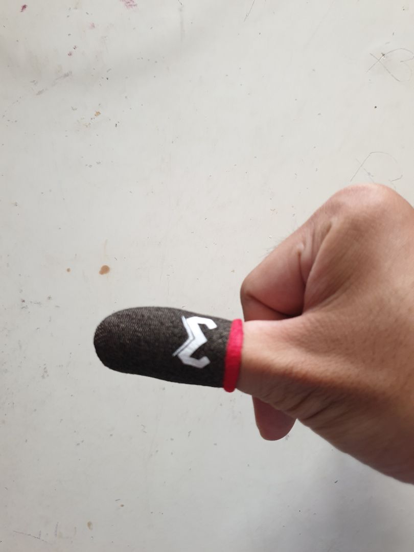 đeo không được thoải mái cho lắm, cảm ứng không nhạy hơn so với bình thường là bao nhiêu, ưu điểm là giao hàng nhanh gọn lẹ.mặt găng ko được mịn nên dễ gây xước điện thoại.