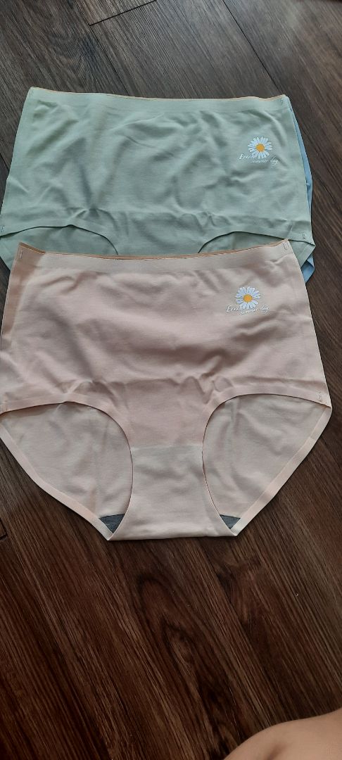 trên ảnh quần cạp thấp mà giao quần lại cạp cao, chất vải ko co giãn mặc hơi khó chịu trên ảnh quần cạp thấp mà giao quần lại cạp cao, chất vải ko co giãn mặc hơi khó chịu