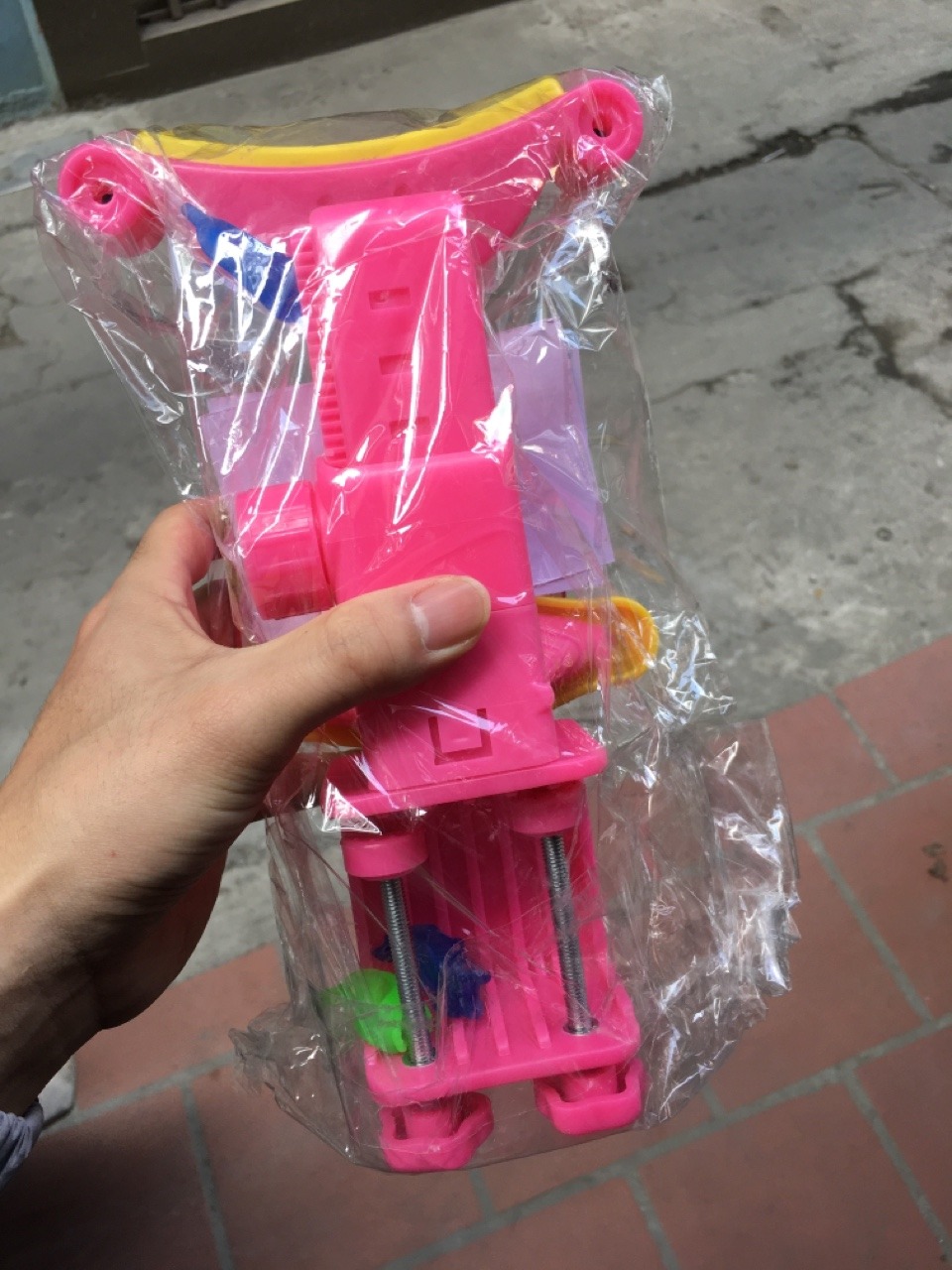 Giá Đỡ Cằm Chống Cận Thị, Dụng Cụ Chống Cận Thị, Chống Gù miDoctor
Mình biết đến miDoctor từ Đai chống gù nổi tiếng, vòng vèo tìm hiểu thì nó tìm ra dụng cụ chống cận thị cho trẻ luôn
Nhận được sản phẩm khá là ưng ý, chắc chắn, bắt mắt, đủ tem mác
Cái núm vặn mình không biết nên loay hoay, sau rõ rồi thì phải kéo nó ra tầm 3mm rồi mới xoáy được, ấn vào để cố định độ cao
Giao hàng nhanh hơn dự kiến 3 ngày
Mình mua được đợt sale còn 119k
Sản phẩm đáng mua, đang nghiên cứu mua cho đứa a nữa