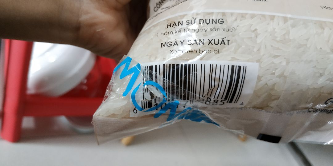 gạo thơm ngon dẻo như gạo Nhật. mua giá sale 10k quá ổn luôn. mình mỗi hôm mua đc 2bịch tới nay mua đc mấy bịch r thì có 1bịch bị rách và dán băng keo tiki như trong hình. may là bên trong vẫn thơm ngon nên không sao. cho 5sao. tiki cần chú ý bảo quản hơn. giao hàng nhanh thái độ tốt mình luôn ủng hộ. gạo thơm ngon dẻo như gạo Nhật. mua giá sale 10k quá ổn luôn. mình mỗi hôm mua đc 2bịch tới nay mua đc mấy bịch r thì có 1bịch bị rách và dán băng keo tiki như trong hình. may là bên trong vẫn thơm ngon nên không sao. cho 5sao. tiki cần chú ý bảo quản hơn. giao hàng nhanh thái độ tốt mình luôn ủng hộ.