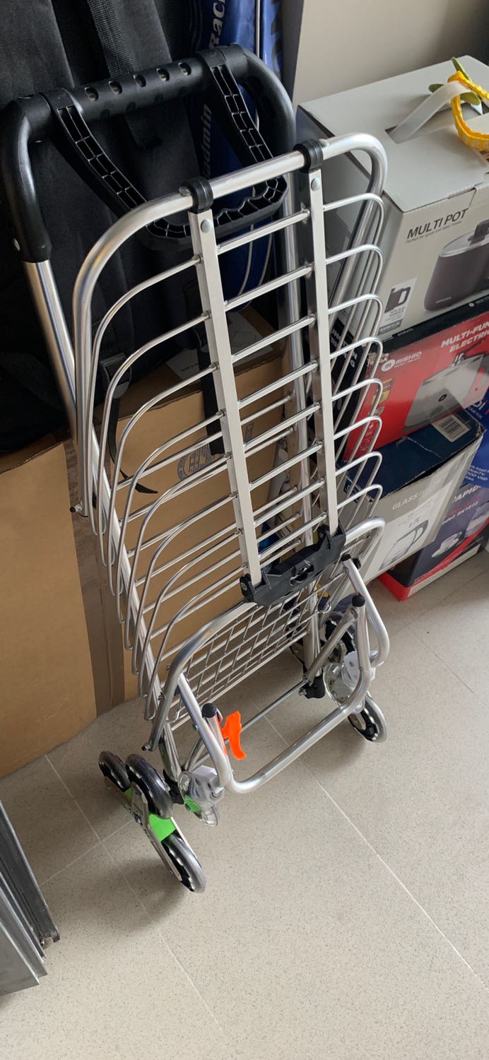 Xe đẩy 8 bánh là lựa chọn tốt nhất, đẩy xe thoải mái mad ko phải kéo nặng. Mẹ mình rất thích. Mua một lần đảm bảo không hối hận. Ban đầu lúc lắp xe mình có hơi loay hoay một xíu vì không có hướng dẫn. Mỗi tội không có móc cài như phần thông tin có. Xe đẩy 8 bánh là lựa chọn tốt nhất, đẩy xe thoải mái mad ko phải kéo nặng. Mẹ mình rất thích. Mua một lần đảm bảo không hối hận. Ban đầu lúc lắp xe mình có hơi loay hoay một xíu vì không có hướng dẫn. Mỗi tội không có móc cài như phần thông tin có.