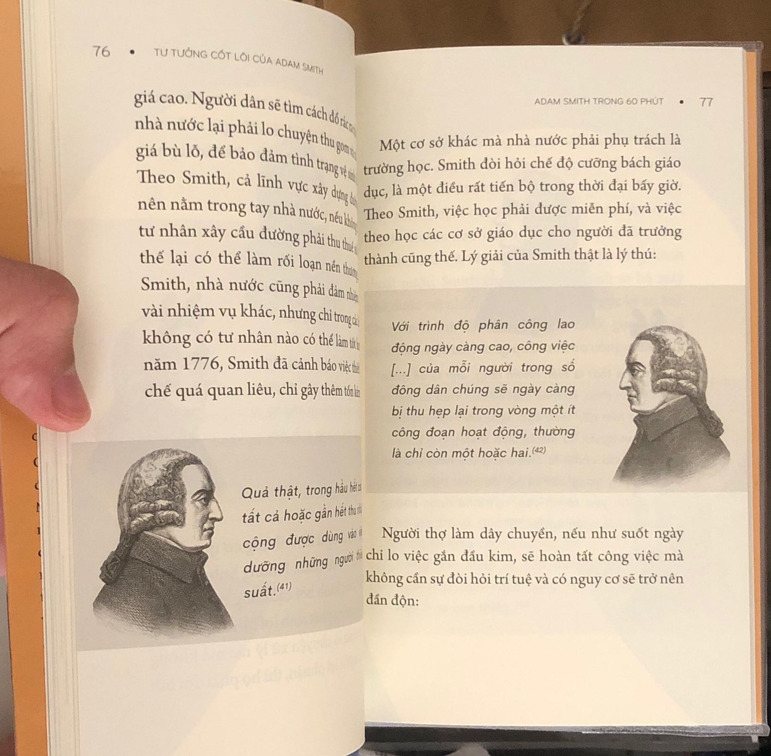 Đóng gói ẩu, mua hết bộ 9 quyển thì quyển này bị gãy góc, may là ko nặng và mấy quyển kia cũng ko đến nỗi. Nhưng cái vấm đề đóng gói hàng của Tiki thật sự tệ! 
ADAM SMITH đúng là vị tổ phục của chủ nghĩa tư bản. Với lý thuyết nổi danh "bàn tay vô hình", ông hé lộ bị mật thành công của chủ nghĩa tư bản: Mỗi một người dù ích kỷ, chỉ biết đeo đuổi lợi ích riêng tư, cũng mang lại điều tốt đẹp nhất cho cộng đồng, cho dù họ có ý định đó hay không.