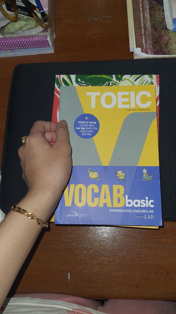màu sắc rất đẹp, nội dung vẽ rất cuốn hút luôn. sách rất hay nhé! đóng gói ok, giao đúng hẹn.