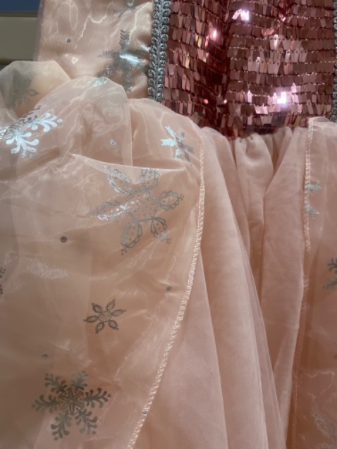 Chất liệu vải ổn, đặt size 130 giao 140…đã mua rộng 1 size, giờ thùng thình…
