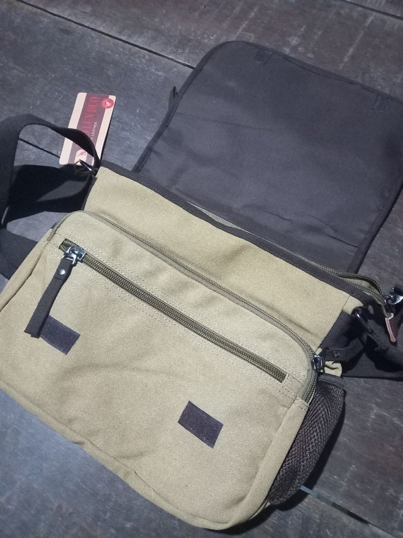 Túi chắc chắn, đẹp. Đường may tỉ mỉ, các khóa kéo rất "khỏe". Rất thích!