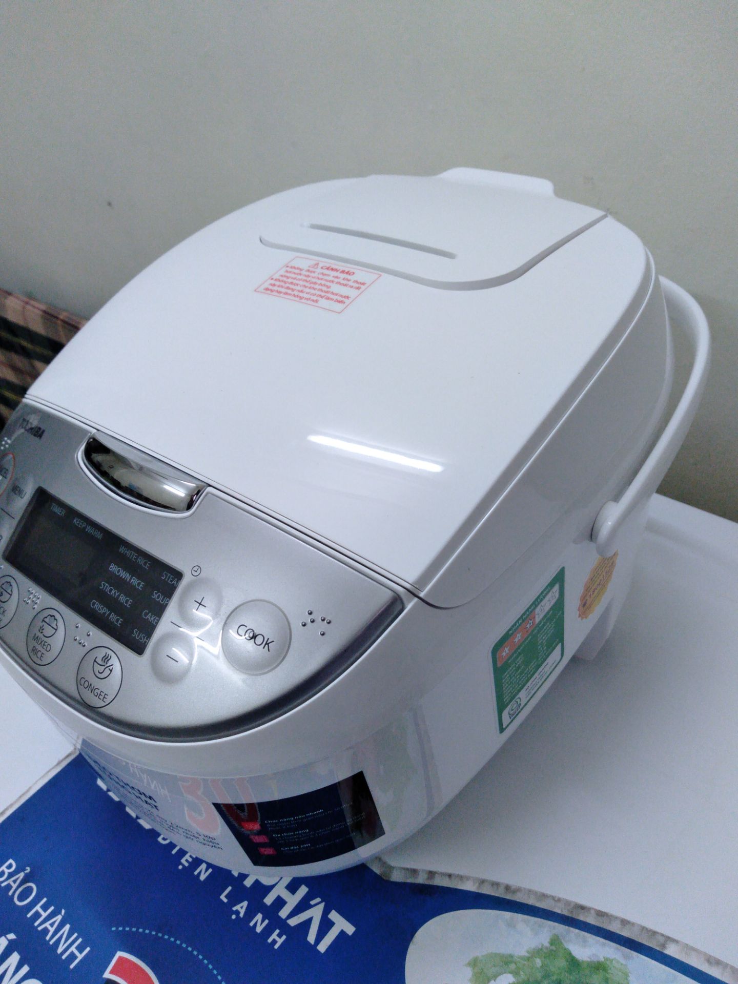 Nồi chắc chắn nấu ngon, nhiều chế độ nấu...Nhược điểm không có khe cắm thìa xới cơm...Nồi trong mỏng nên không giữ nóng được lâu...Dùng tạm... Nồi chắc chắn nấu ngon, nhiều chế độ nấu...Nhược điểm không có khe cắm thìa xới cơm...Nồi trong mỏng nên không giữ nóng được lâu...Dùng tạm...