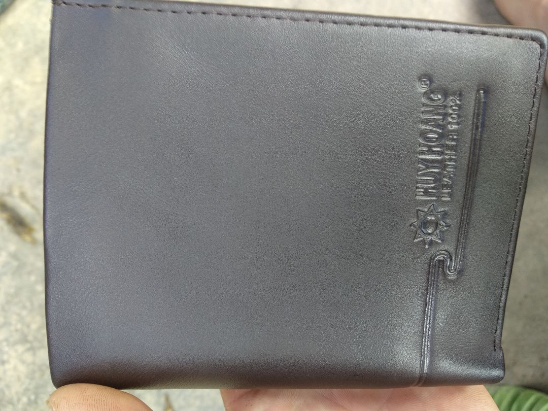 trước mình có xài ví này được 3 năm giờ muốn đổi mới nên đặt lại xài. mà tiki giao nhầm mẫu cho mình là ví đứng ??? . dù sao cũng cho 5 sao vì chất lượng ví. mong tiki kiểm tra kĩ sản phẩm trước khi giao cho khác. đổi trả mất nhiều thời gian nên sẽ để dùng