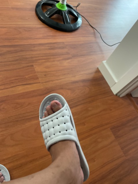 Dép tốt đi êm khô g mùi dùng khá bền và đẹp Dép tốt đi êm khô g mùi dùng khá bền và đẹp