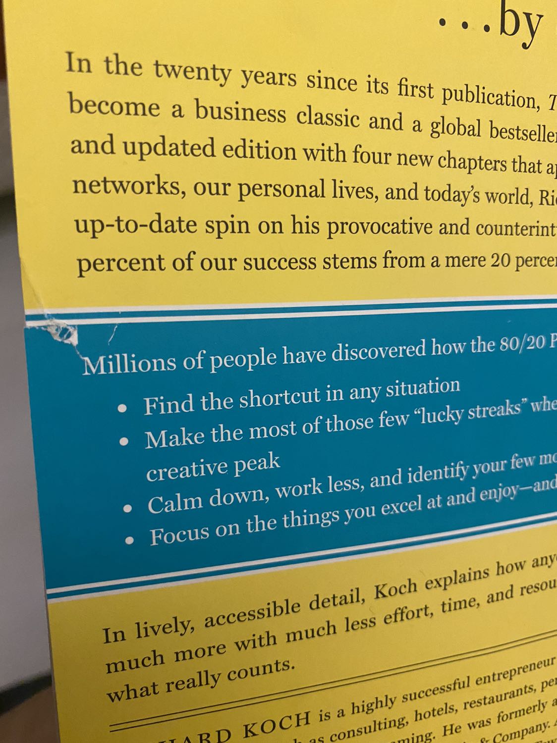Sách bị rách phần bìa. Nên đóng gói cẩn thận hoặc cung cấp dịch vụ bọc sách vì giấy bìa khá dễ bay màu bong tróc. 

Nội dung khá hay. Cuốn sách viết theo cấu trúc hợp lý, đi từ căn bản đến mở rộng và tập trung về mảng business. Nên có hiểu biết sơ lược về chiến lược kinh doanh thì sẽ hiểu được nhiều hơn ở cuốn sách này.