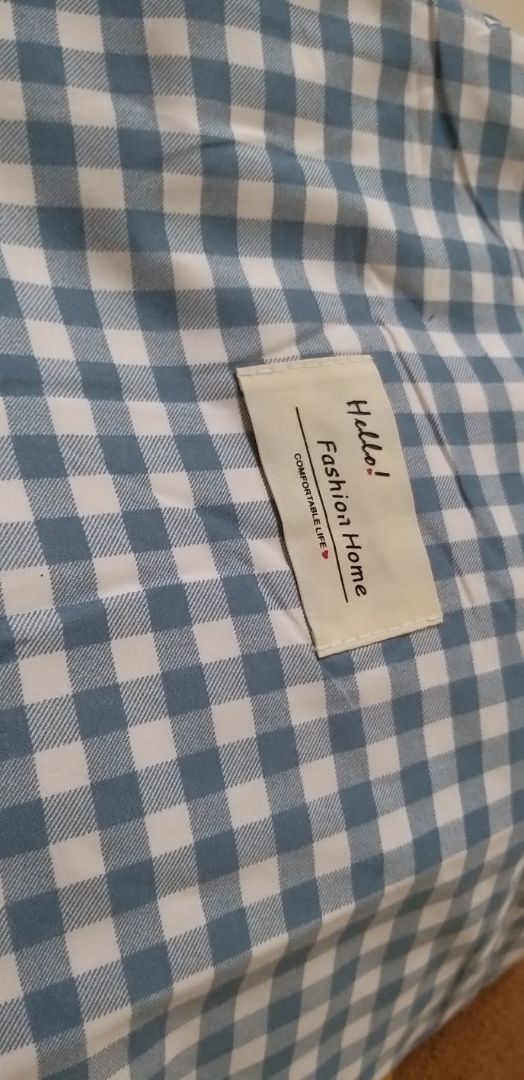 Màu sắc y hình. Sản phẩm tốt trong tầm giá. 
Hy vọng giặt xong vải sẽ mềm hơn. 
Màu vải đẹp, sạch. 

Tiki chỉnh lại thời gian giao hàng dự kiến chính xác hơn được không?
Chênh 1-2 ngày thôi chứ chênh gần chục ngày mình k để ý đt được vì có bé nhỏ.