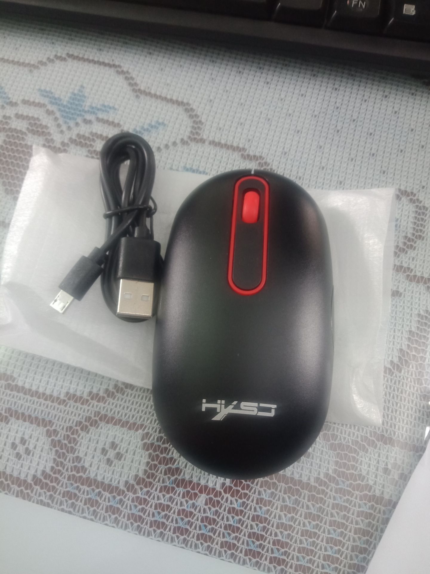 chuột nhỏ gọn dễ dùng, rất mượt. cơ mà k có đèn báo hết pin hay đây pin,  mặc dù thấy có đèn led,.
shop ơi nếu đọc đánh giá của m thì nt hướng dẫn.m về đèn tín hiệu của chuột giúp nhé shop