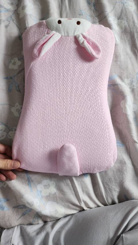 Muốn thêm video mà không được. Gối xinh, dễ thương, êm, xịn nha.