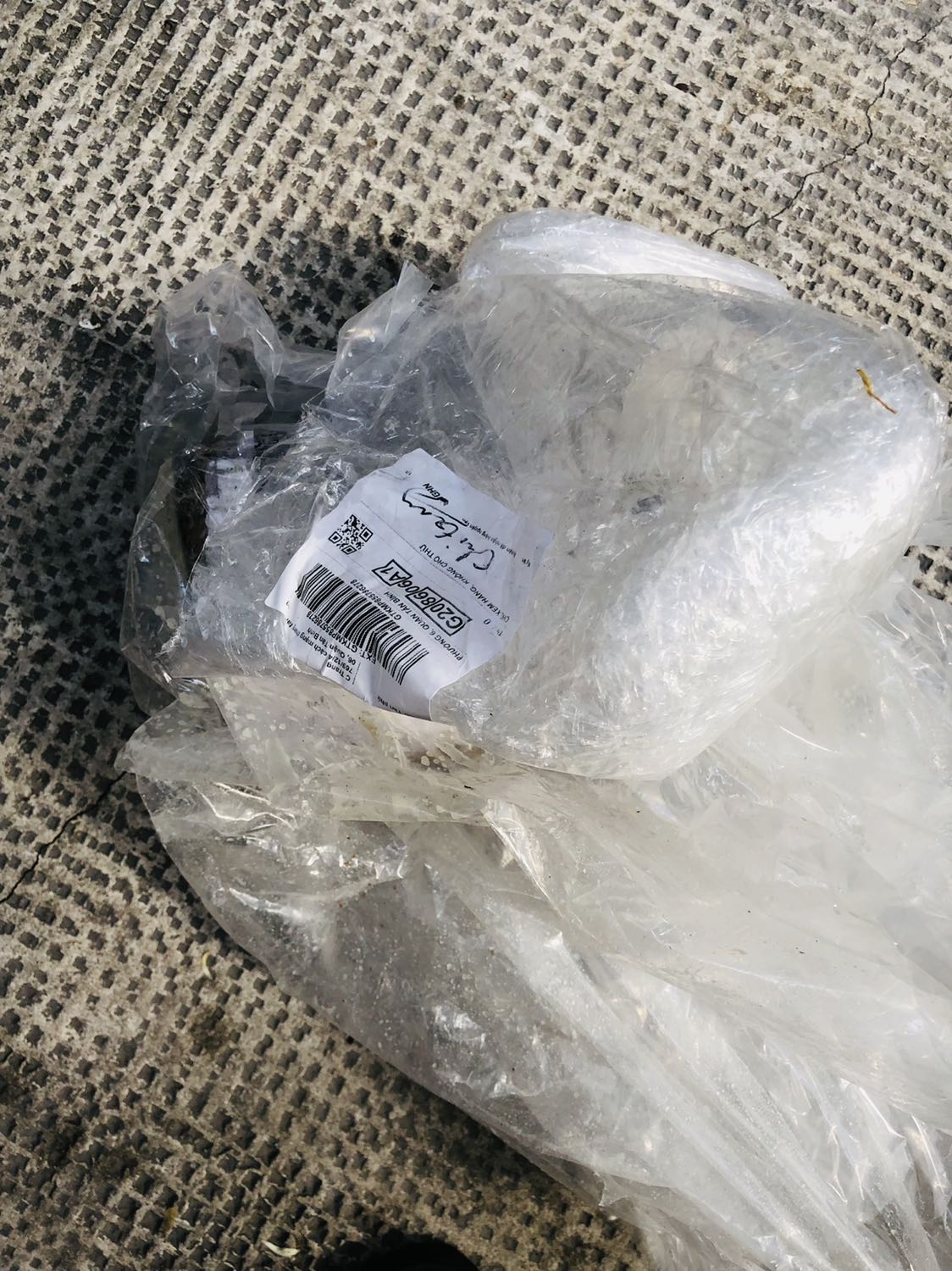 Giao 2h sữa đặc vỡ nát. Hôi thối bên trong. Nhà cung cấp vui lòng cho trả hàng.