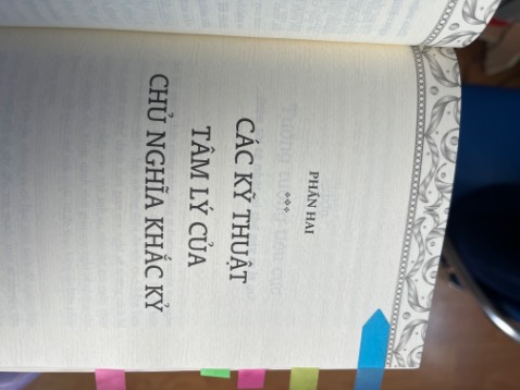 Cuốn sách hay giúp bạn đọc định hình được khuôn mẫu, cấu trúc cơ bản của một người đi theo chủ nghĩa khắc kỷ là như thế nào. Chủ nghĩa khắc kỷ được nêu chỉ mang tính tham khảo và được hệ thống hóa theo hướng hiện đại, nhằm đưa các lý thuyết cổ đại về gần hơn với thực tế. Tuy nhiên, tác giả cũng lưu ý đây không phải chủ nghĩa đáng theo đuổi với tất cả mọi người và nó sẽ tương đối “vô giá trị” với những ai không hợp với những triết lý về chủ nghĩa này.