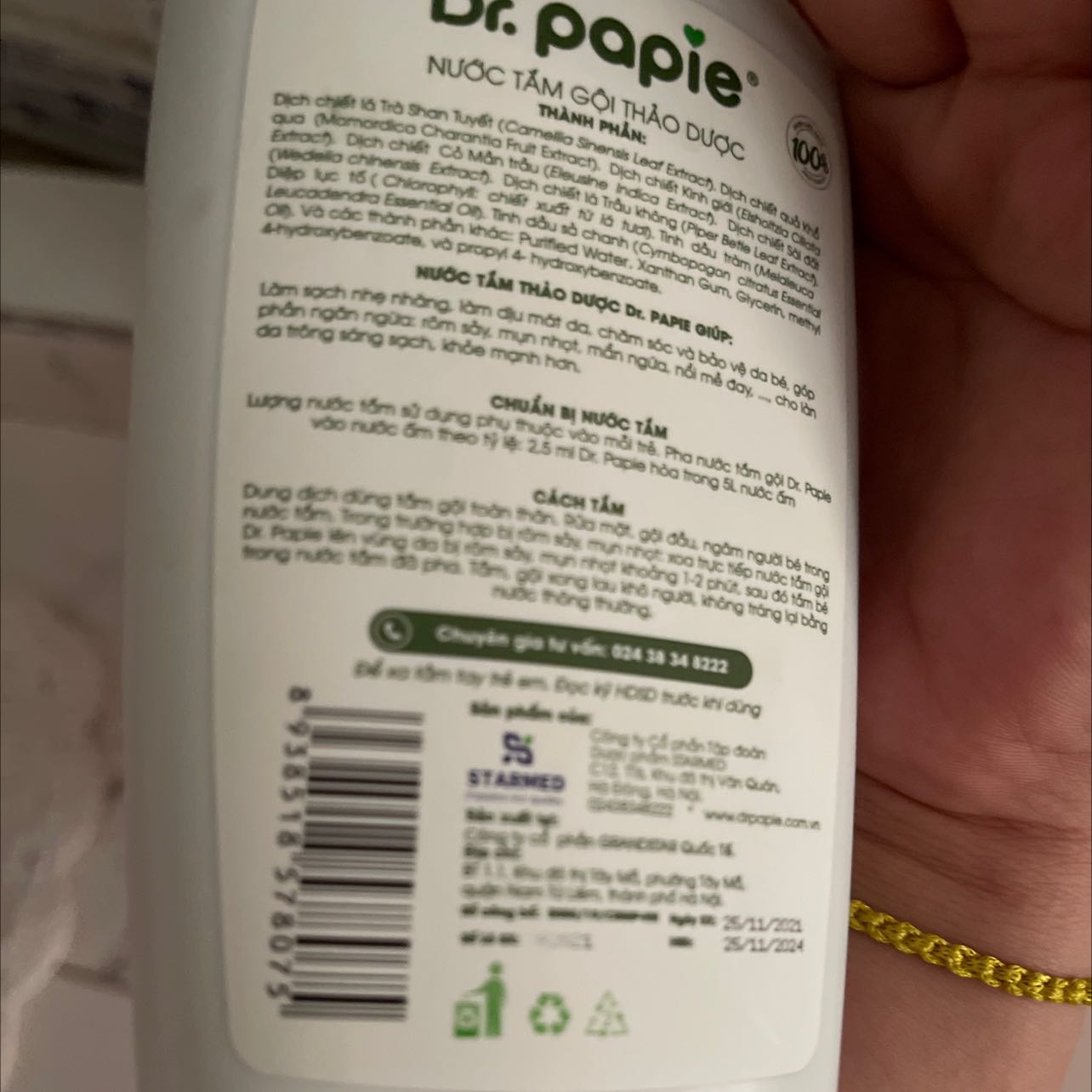 Vấn đề rất lớn luôn. Ban đầu mình tắm nước rất thơm mùi dễ chịu . Khoảng gần nửa chai mình thấy có mùi như mùi nhựa. Mình nhờ mọi người ngửi xem có bị nhầm lẫn k thì mọi người vẫn nghe mùi nhựa. Sợ quá k hiểu sp chai của mình bị lỗi sx hay như thế nào. Bỏ luôn k dám dùng