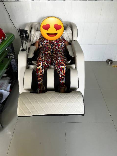 mình đã qua showroom kagawa thử ghế nằm thấy ưng ý. Lên tiki thấy đang đc sale và tặng quà nên chốt đơn luôn. Ghế đầy đủ các chức năng massage, so với giá tiền là quá ổn áp. nv giao hàng hỗ trợ lắp đặt