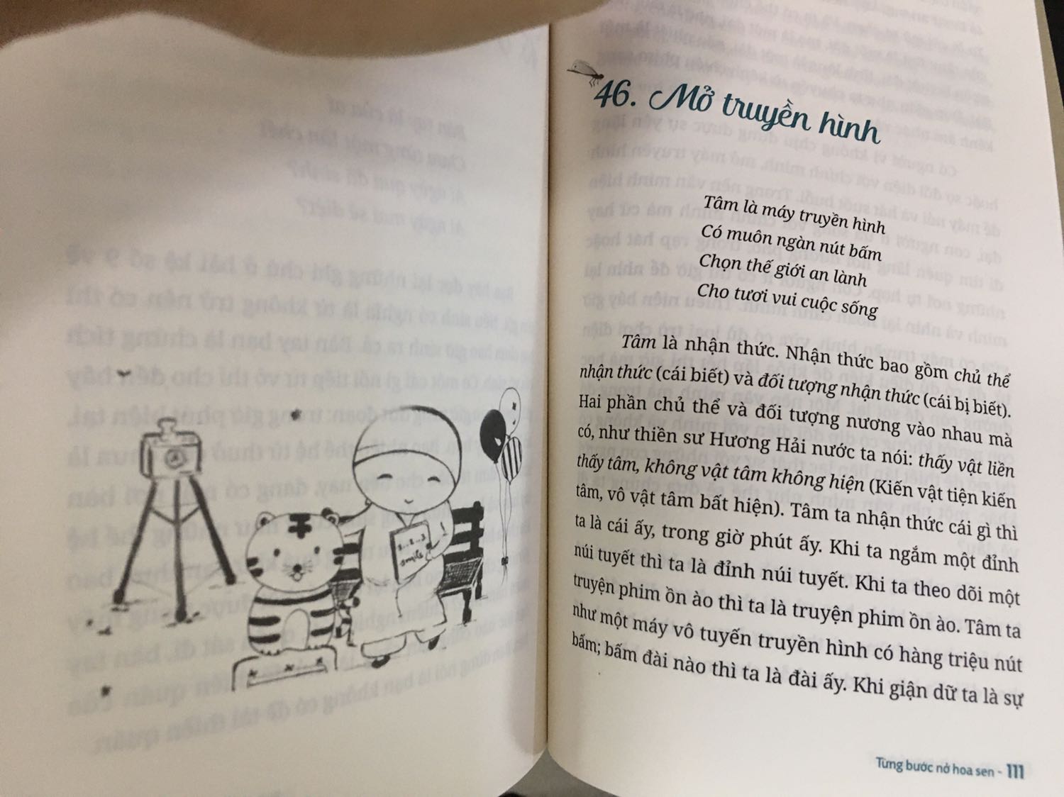 Sách này có thể đọc rất nhanh trong vòng vài tiếng nhưng nếu đọc xong mà cất một góc thì cuốn sách sẽ mất giá trị. Nội dung không phải khó hiểu được viết ngắn gọn chủ yếu để cho người đọc thường xuyên đọc lại và học thuộc, đặc biệt với những ai thích đọc thơ và ngâm nga thơ. Nếu bạn là một người thích tu tâm thì các bài thơ này theo mình còn hay hơn và dễ đọc hơn là đọc kinh hay đọc những bài tụng phiên âm. Nếu bạn tìm sự giải thích phân tích nhằm khai mở trên phương diện tâm lý thì sẽ hơi thất vọng vì đó không phải là trong tâm của sách. Cá nhân mình thì không thích cắm hoa thật vì mình thấy tội hoa nhất là khi thấy chúng bị sử dụng nhằm thoả mãn cái niềm vui cá nhân trong vài ngày rồi bị vứt vào sọt rác nên khi đọc cũng mong đợi một sự phân tích gì đó nhân văn về việc này thì không có. Dù sao thì như đã nói, đó không phải là trọng tâm của sách.