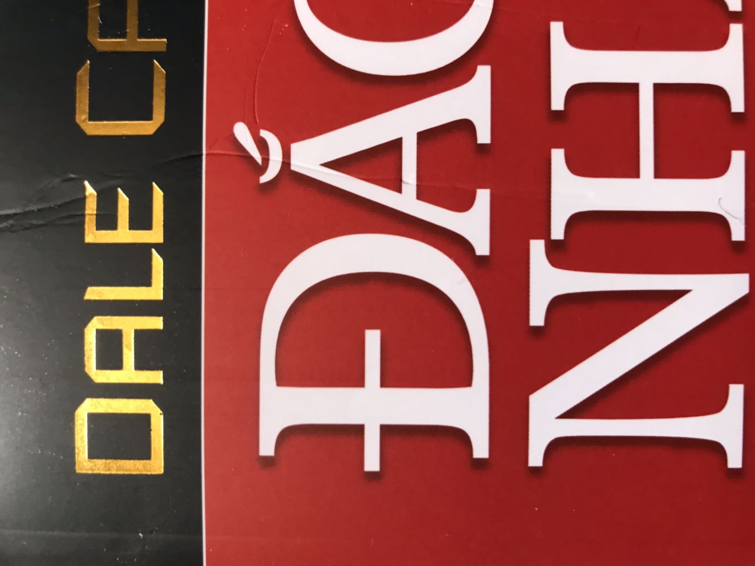 Sáng nay, mình đã nhận được sách rồi nhưng rất tiếc là bìa sách bị nhăng nhó, có đường gấp như trong hình. Hy vọng là TiKi nên cải thiện cách đóng gói cũng như kiểm tra hàng trước khi gửi cho khách.