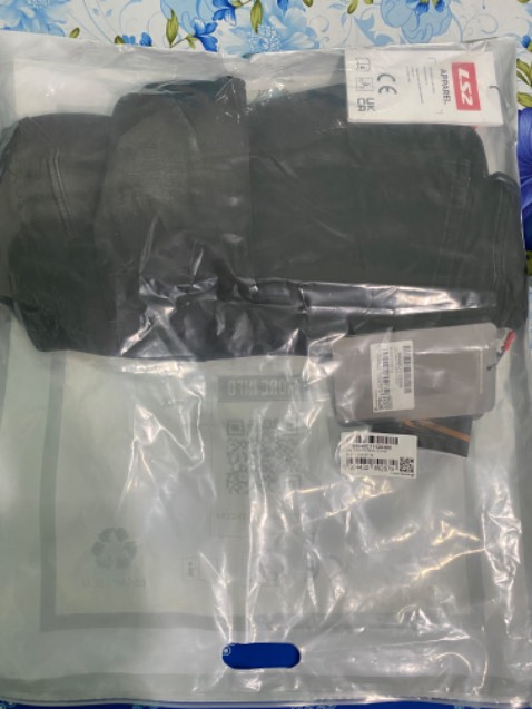 Shop đóng gói hàng rất kỹ, được shop tư vấn size mặc thoải mái.