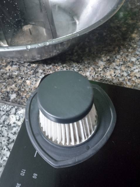 Mua xài cho oto, nhưng xài hút sàn gỗ, ghế sofa, giá sách quá tốt. Máy mạnh, hút sạch, vệ sinh dễ dàng. Có điều ko rõ các lá cản bụi bằng nhựa hay ko, nên ko rửa nước mà chỉ dùng bàn chải vệ sinh. Hi vọng sài bền bỉ! Shop giao hàng chỉn chu, hàng chính hãng.