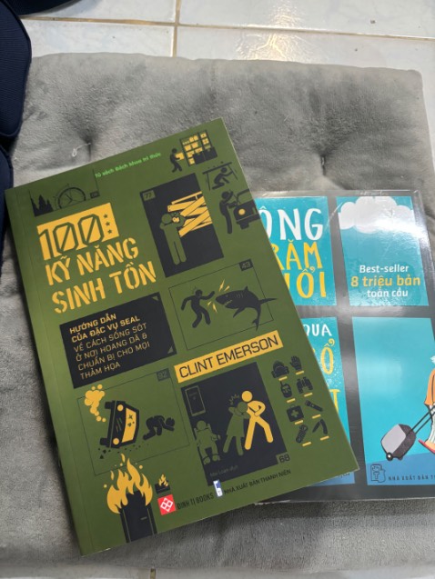 Nhận hàng nhanh hơn dự kiến luôn. Thấy mọi người khen sách hay thì mình tậu luôn về. Có hình ảnh minh hoạ dễ hiểu, nội dung thì mình chưa đọc. Sách hơi bị bụi, còn lại rất là ok