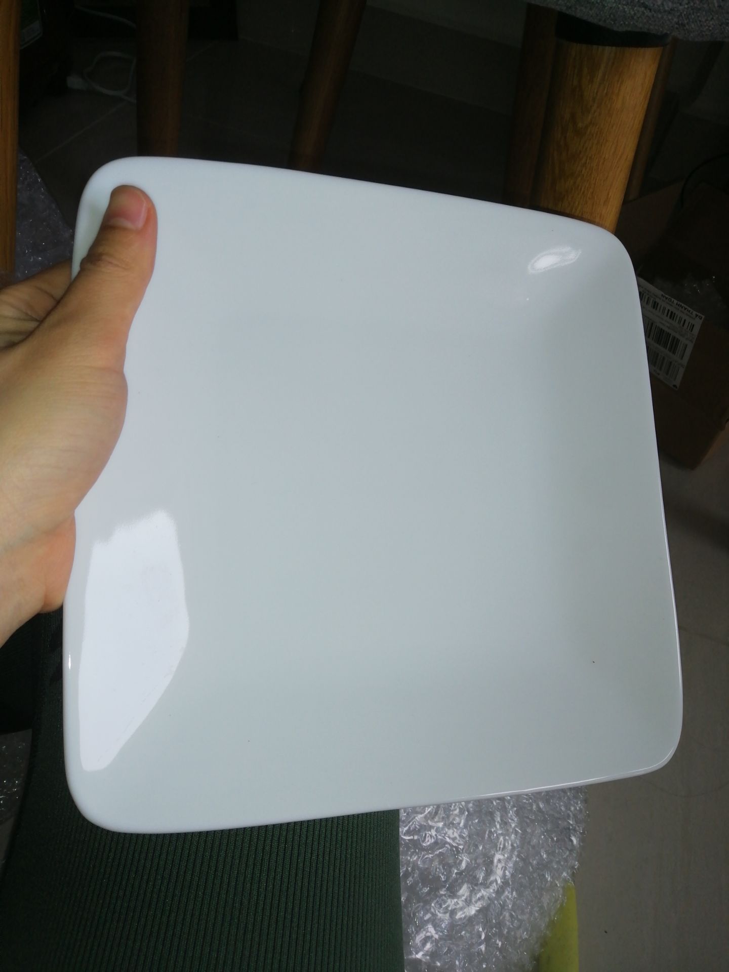 Đặt mua nhiều sản phẩm của shop. Duy nhất có chiếc đĩa này sai mô tả. Ko thích cho lắm ạ :( Thà hết hàng thì báo e 1 câu