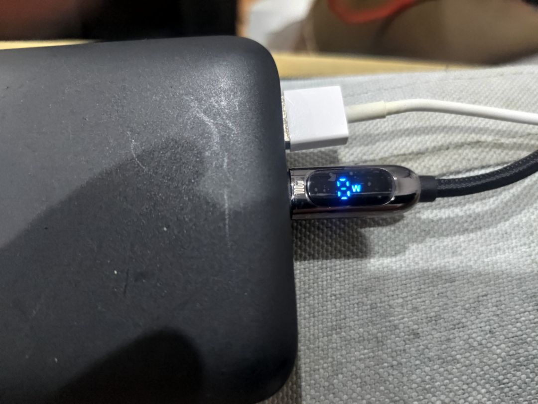 Sản phẩm sử dụng được, mất tầm 30s mới hiển thị chính xác, và vẫn lệch tầm 1 - 3w số với đo máy khác.