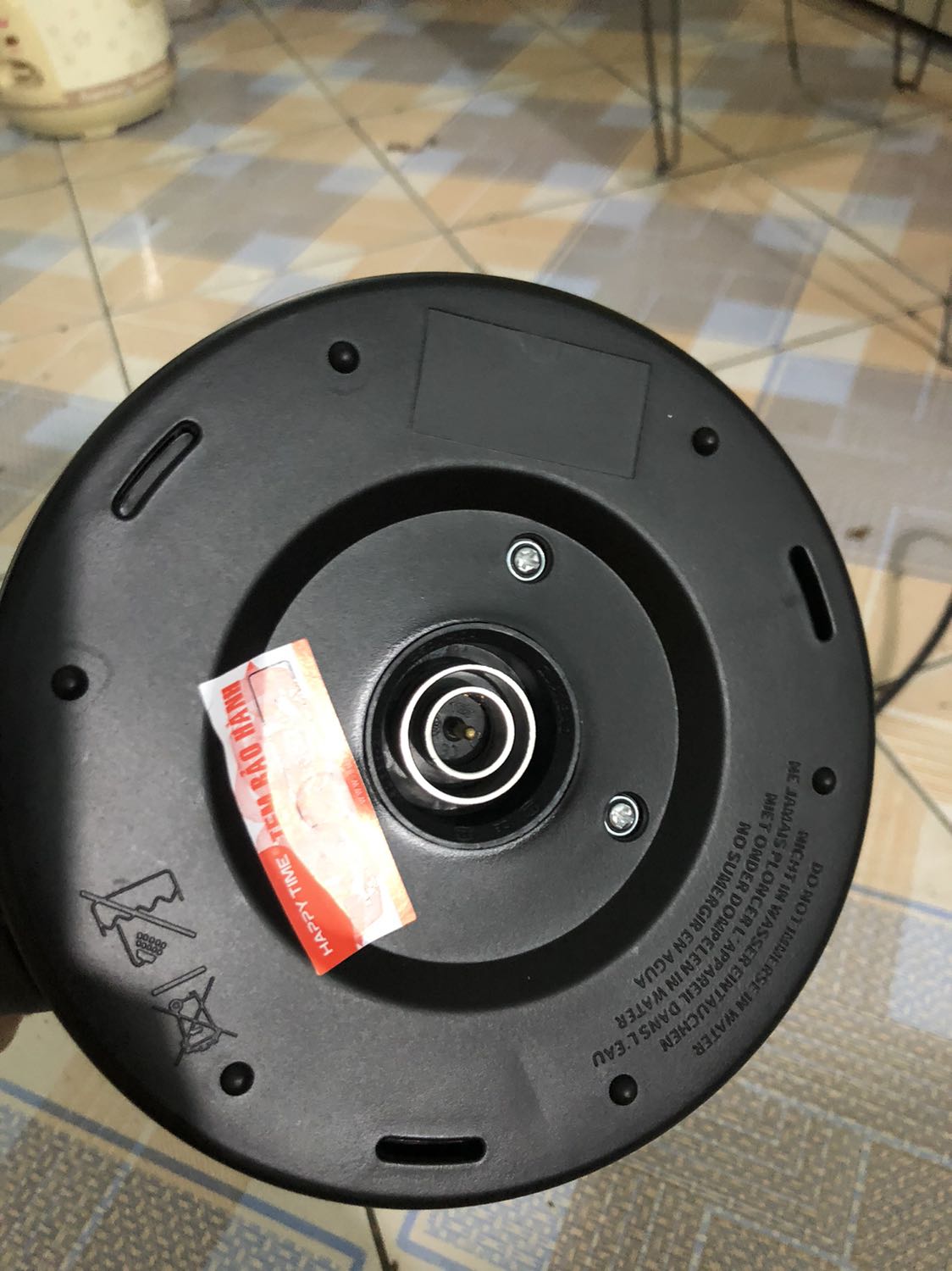 Oke rất ưng ý giao hàng tiki now 2h của tiki. Bình cũ của mình hỏng nên cần mua gấp nên dịch vụ này là vô cùng hợp lý. Bình mới nhận nguyên vẹn k móp méo, đun nước vạch max thì sôi trong vòng 7p đồng hồ, còn độ bền thì chưa đánh giá được vì mới sử dụng 2 ngày. Mong là bền chứ các bình cũ của mình bình nào cũng chỉ đc trên dưới 1 năm