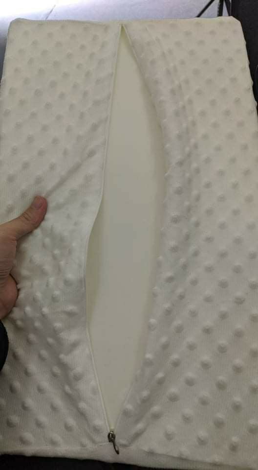 Giao hàng nhanh, shop phục vụ nhiệt tình,  gối đàn hồi tốt, năm cỹng đỡ đau gáy, nên mua nha mn,