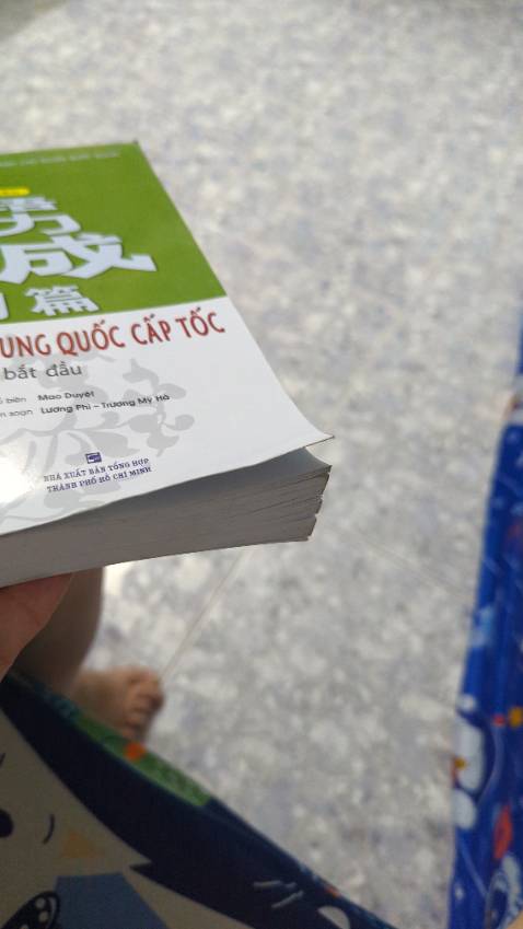 Sách bị ẩm mốc mà còn đóng gói giao KH