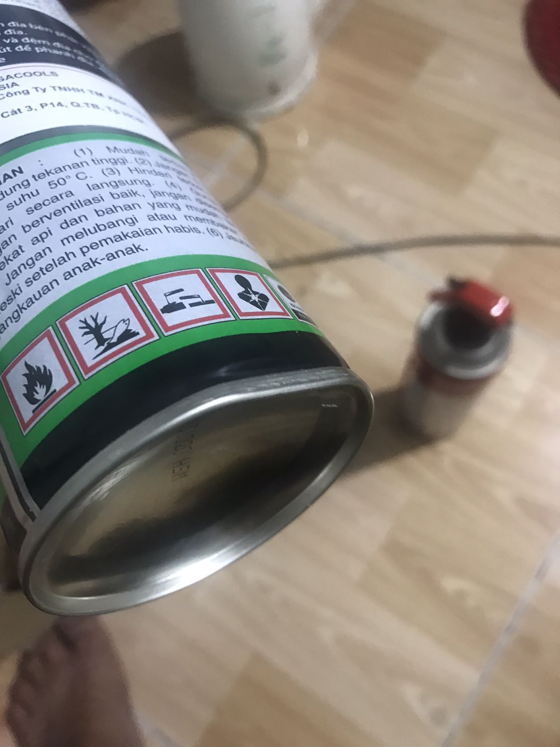 Sản phẩm bị cấn móp nhẹ.