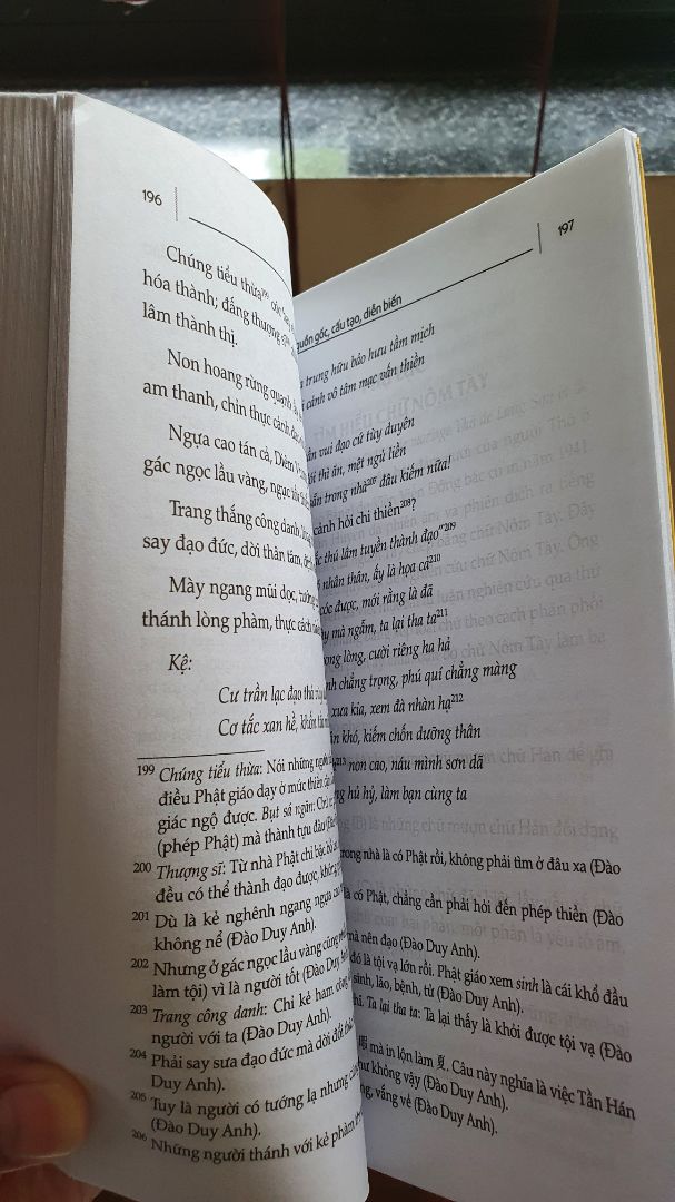 Đúng như lời mở : Nguồn gốc - Cấu tạo - Diễn biến
Sách hay, các bạn nên mua !!!
Người Nhật người Hàn đều có chữ riêng dù ảnh hưởng từ Trung Quốc , chữ Nôm của ta là vốn quí dân tộc !!!
