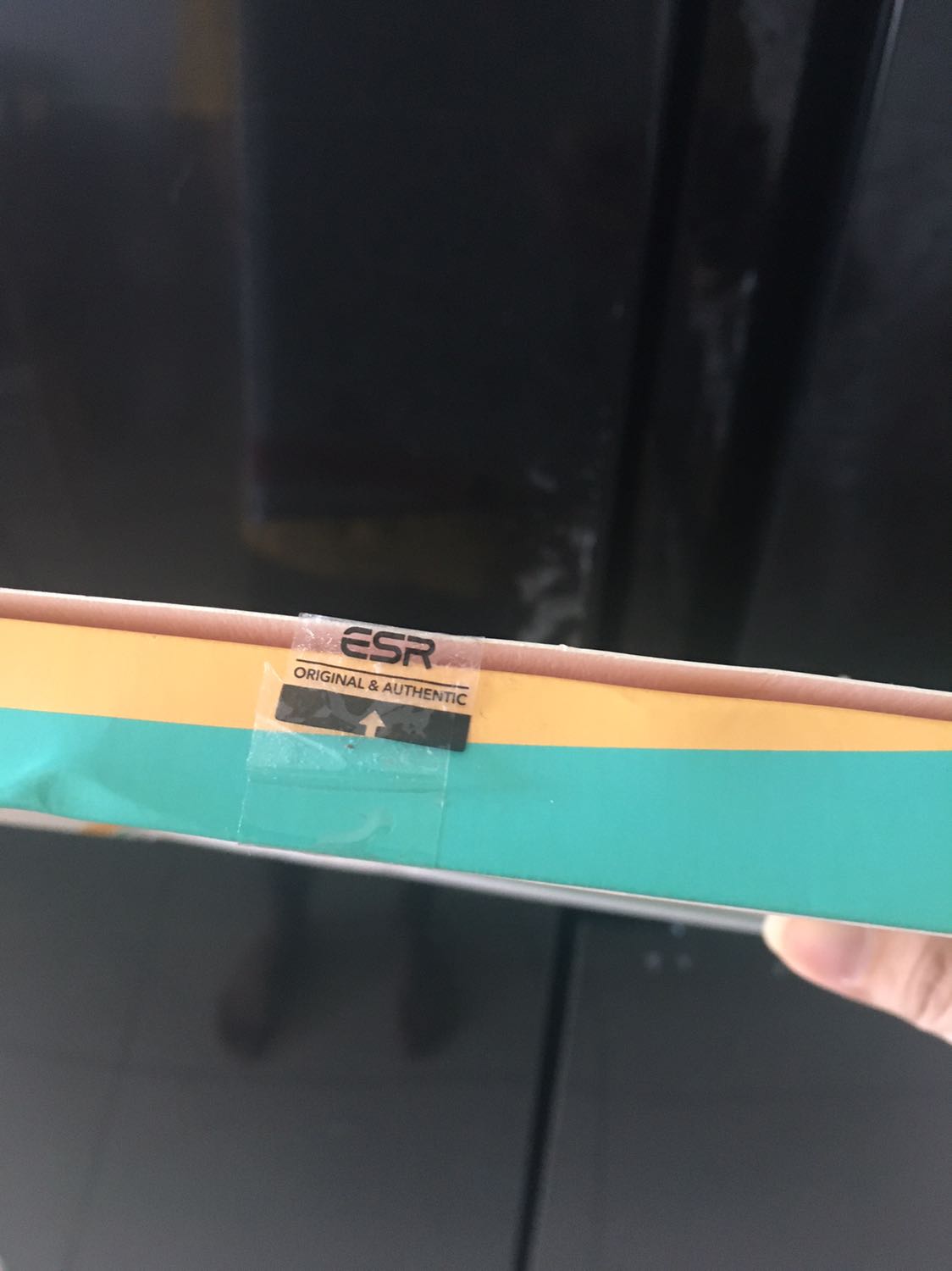 Hộp móp méo nhiều, đã bị bóc tem authentic