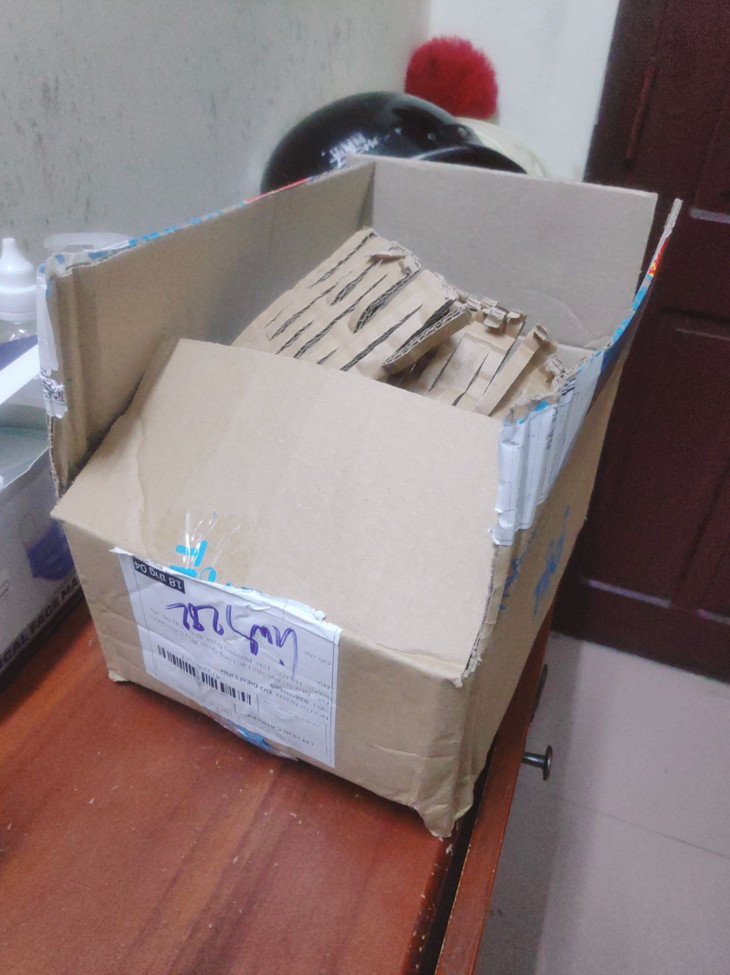 Đăng lên đây bảo mua đơn 299k có chương trình tặng kèm thú bông xong cuối cùng mua một đống mà k có tặng kèm gì cả. Gọi lên tổng đài thì bảo số lượng có hạn nên k giao được. Thế sao lúc k còn quà tặng thì k thông báo trên đơn hàng hoặc gỡ banner có quà tặng kèm xuống? ĐÚNG LÀ *** ĐẢO.