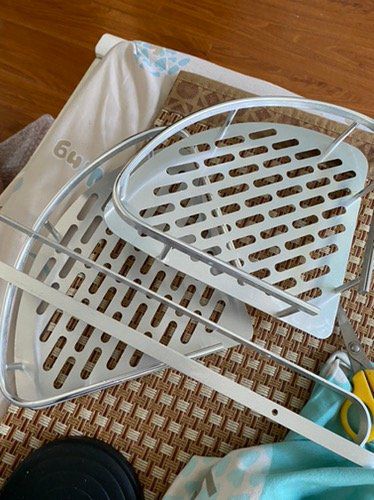 Kệ rất đẹp ,màu sáng bóng ,gắn lên nhaà tắm nhìn rất sang và bắt mắt, mình rất thích sản phẩm này, rất đáng tiền mua