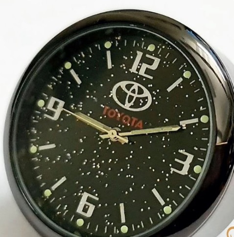 Đồng hồ đẹp, nhìn kim loại sáng, để trên oto tiện xem giờ, khi có nắng chiếu vào thì có ánh lấp lánh đẹp, tuy nhiên ko thấy phát quang dù là mờ mờ, tối là ko thấy gì luôn nhưng ko ah lắm đến cảm nhận tốt của mình.